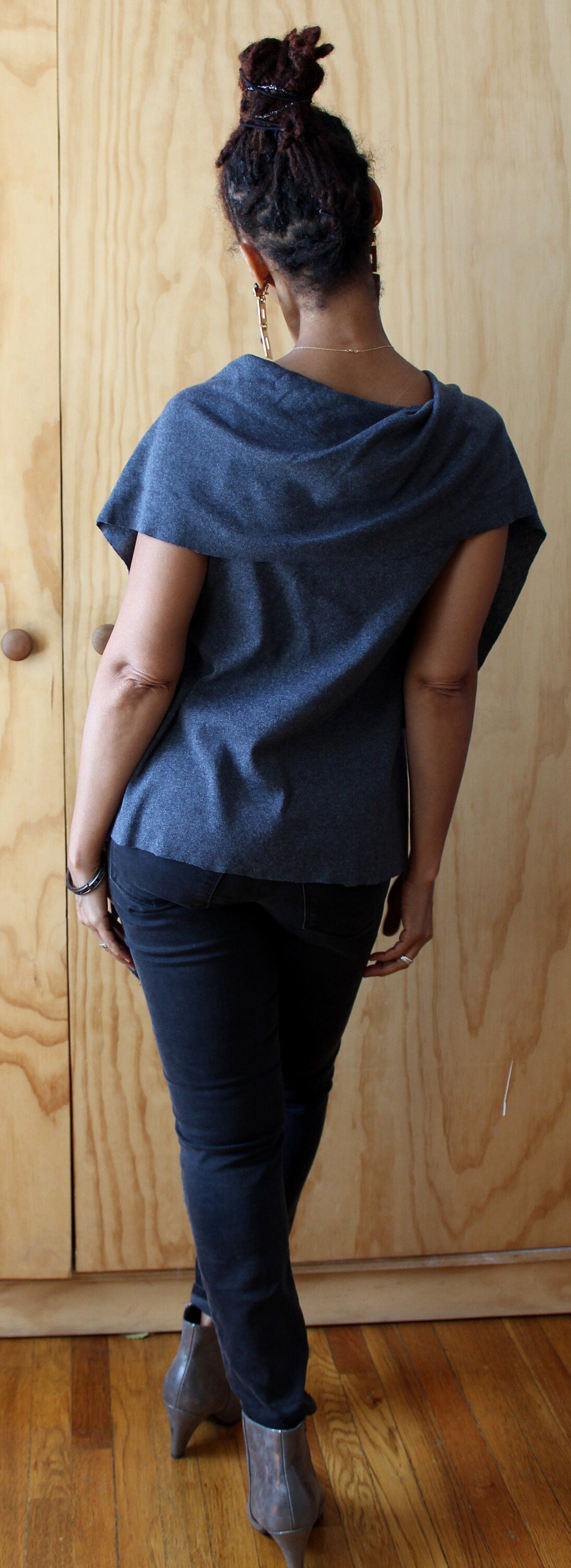 Gray Shawl top/knit fabric