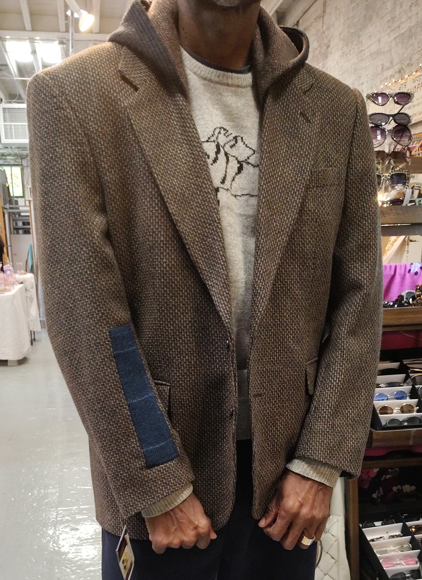 Brown wool tweed jacket with wool appliqdata:text/mce-internal,rte__editor,Hoodedues. Blazer in wool fabric . jacket size 44, upcycle,repurposed, one of a kind. by Wendel Johnston