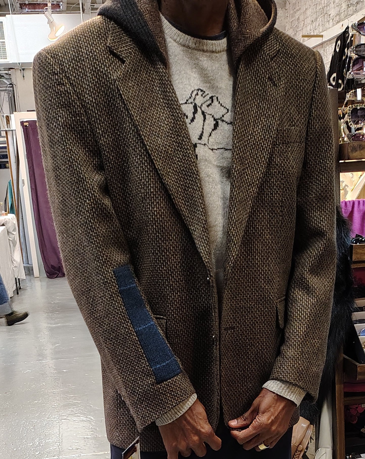 Brown wool tweed jacket with wool appliqdata:text/mce-internal,rte__editor,Hoodedues. Blazer in wool fabric . jacket size 44, upcycle,repurposed, one of a kind. by Wendel Johnston
