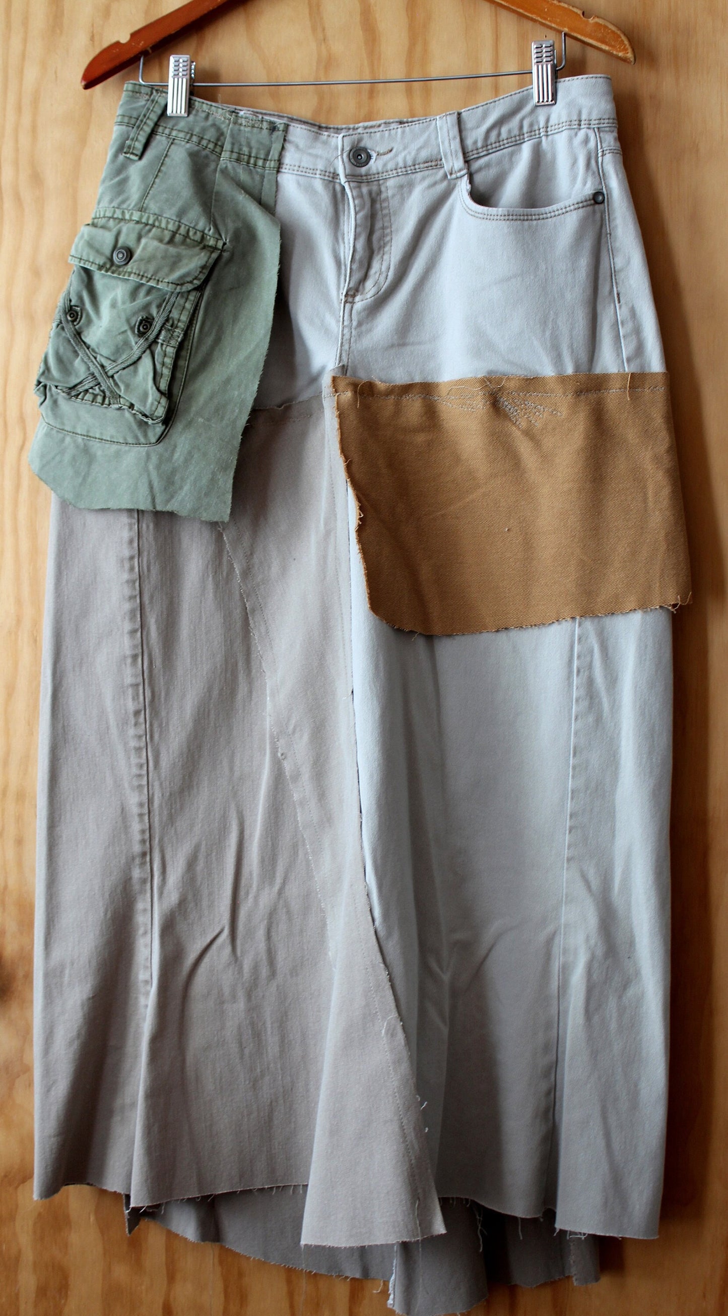 Light tones denim skirt with extra pocket/ stretch denim / waist 32/ hip 40-43 / length 42"/ fun streetwear /one of a kind/made by moi